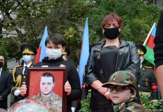 Мой брат добровольно ушел воевать - сестра погибшего азербайджанского военнослужащего