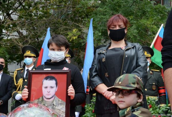 Мой брат добровольно ушел воевать - сестра погибшего азербайджанского военнослужащего