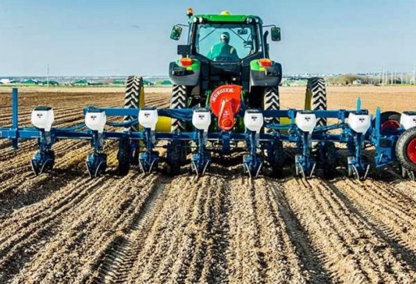 Tractors with telepathic system used to cotton planting in Turkmenistan’s Lebap region