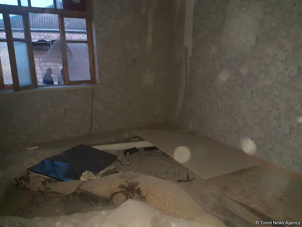 Ermənistanın ağır artilleriya zərbələri nəticəsində Bərdədə 5 fərdi evə ciddi ziyan dəyib - FHN (FOTO/VİDEO) - Gallery Image
