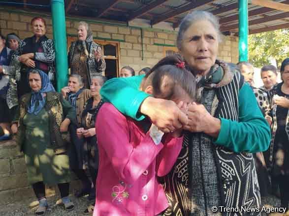 В Барде попрощались с 7-летней девочкой, погибшей от ракетного обстрела ВС Армении (ФОТО)