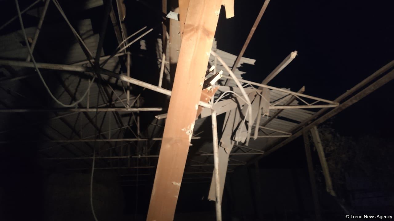 Кадры дома, разрушенного в результате ракетного удара Армении по Геранбою (ФОТО)