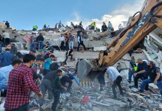 Число погибших в результате землетрясения на западе Турции возросло до 79 (Обновлено)
