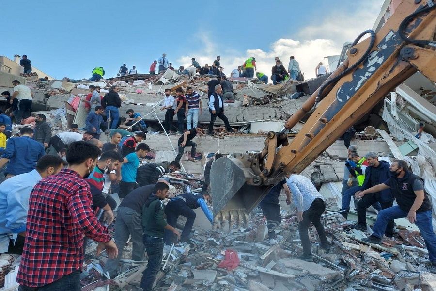Число жертв землетрясения в Измире достигло 92 (Обновлено)