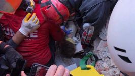 Türkiyədə 4 yaşlı uşaq 91 saat sonra dağıntılar altından xilas edilib (FOTO)