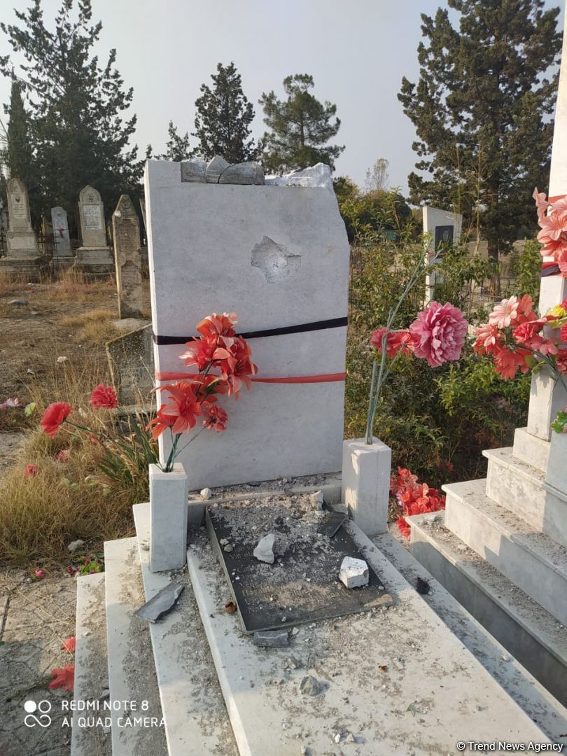 ВС Армении выпустили более 20 снарядов по кладбищу в Тертере, полностью разрушены 65 могил (ФОТО)