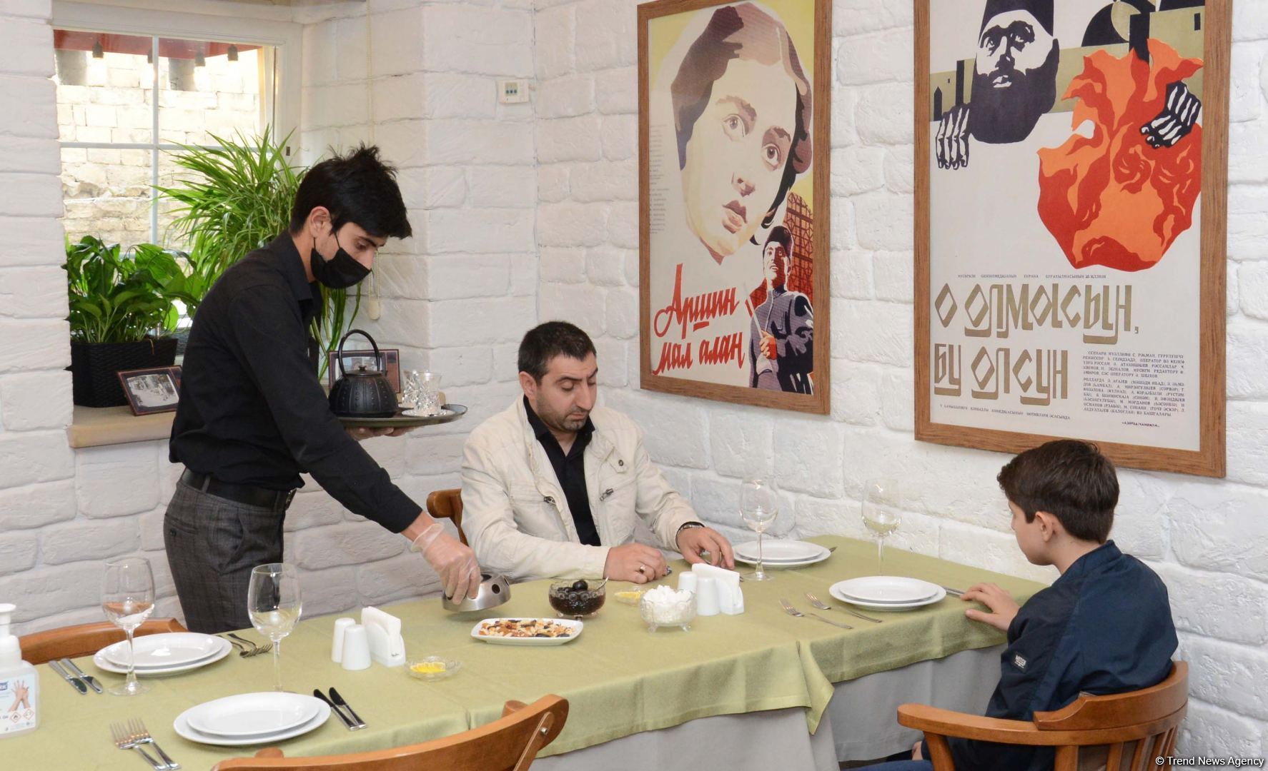 Как бакинские рестораны соблюдают санитарно-эпидемиологические правила (ФОТОРЕПОРТАЖ)