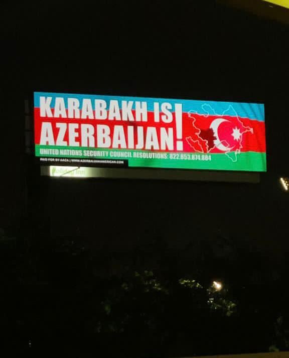 Mayaminin əsas yollarında “Karabakh is Azerbaijan” şüarı yazılmış lövhələr asılıb (FOTO) - Gallery Image