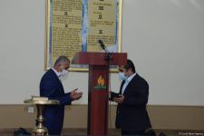 Əsir düşmüş erməni adventist Bakıda ibadət evində dua edib (FOTO)