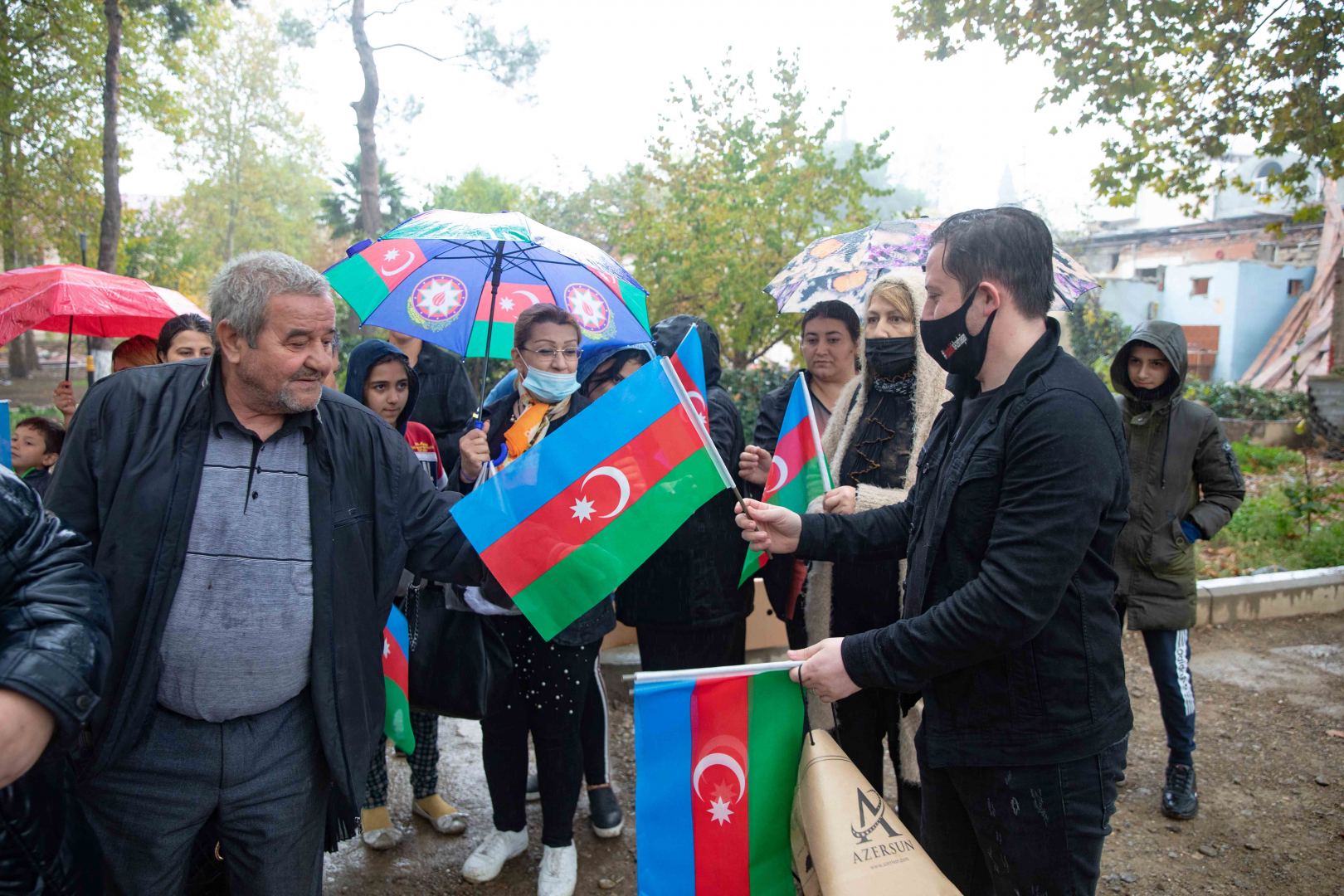 “Azərsun Holdinq” “Bayrağımız qürurumuzdur” aksiyası keçirib (FOTO) - Gallery Image