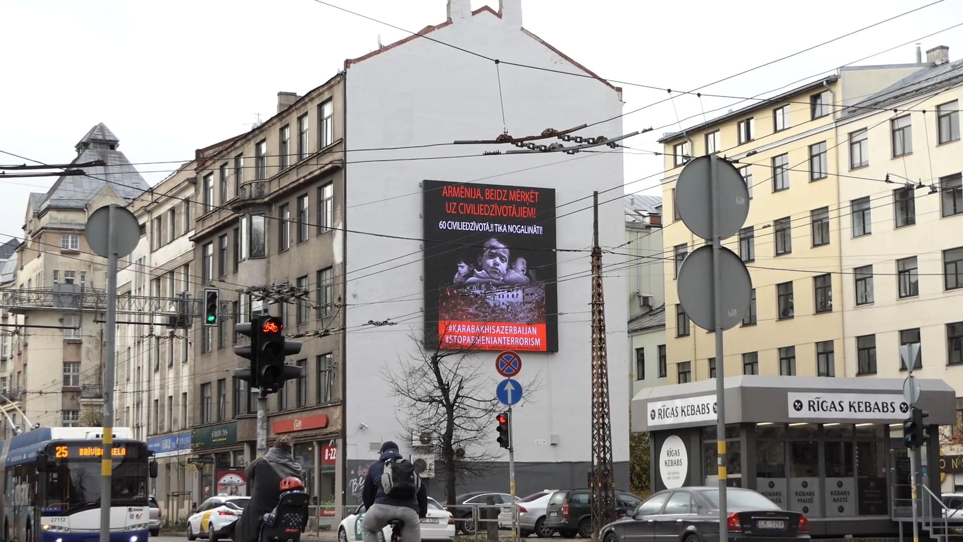 На центральных улицах Риги размещены билборды "Карабах-это Азербайджан!" (ВИДЕО, ФОТО)