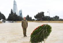 Президент Азербайджана Ильхам Алиев и Первая леди Мехрибан Алиева посетили Аллею почетного захоронения и Шехидляр хиябаны (ФОТО/ВИДЕО)