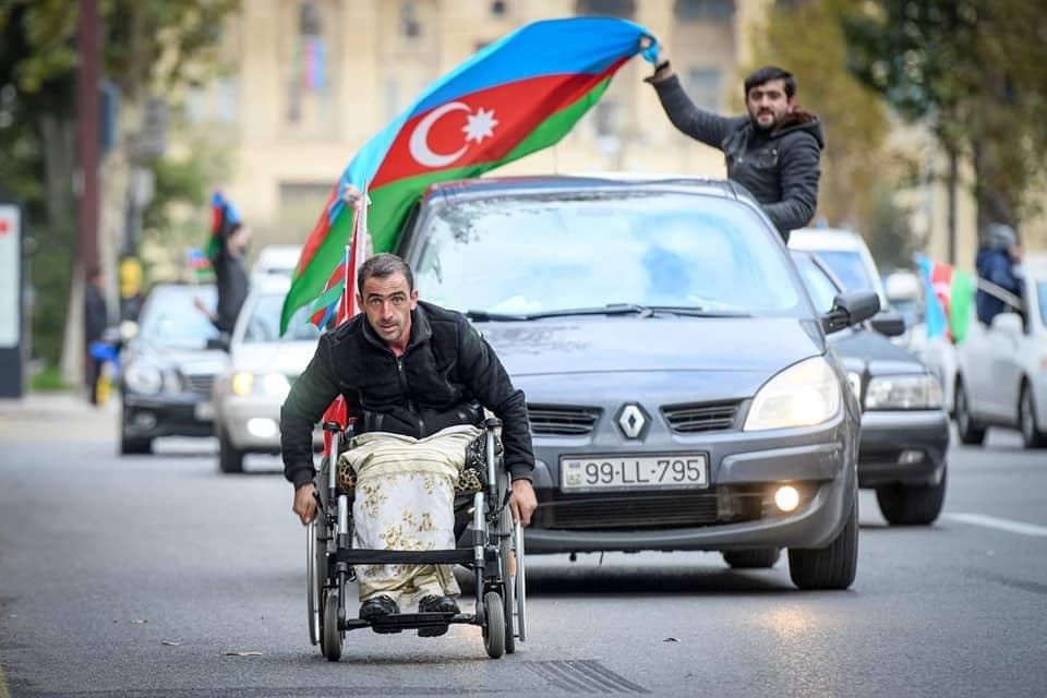 Joy of Azerbaijan’s victory - photo of day (PHOTO)