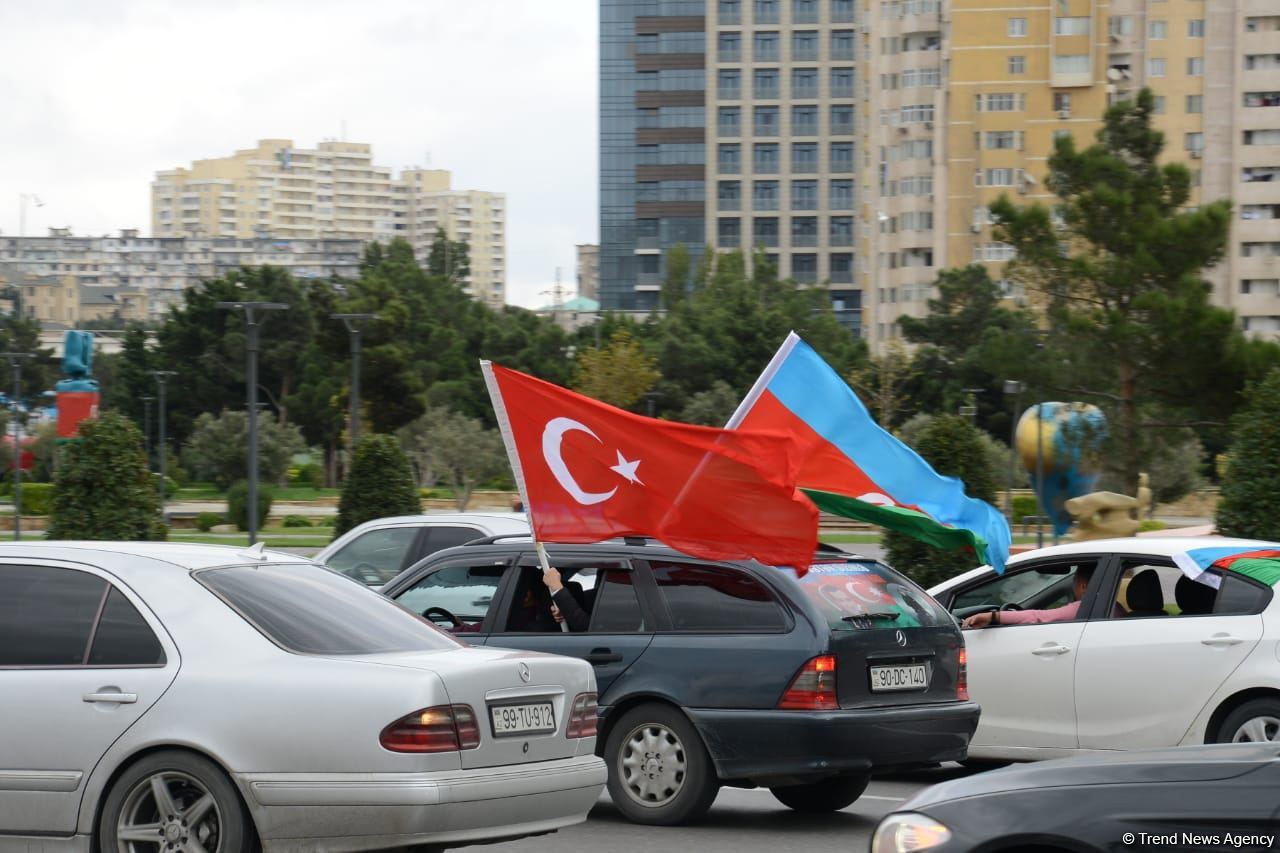 Victory joy in Baku, population celebrates liberation of Shusha with great enthusiasm (PHOTO/VIDEO)