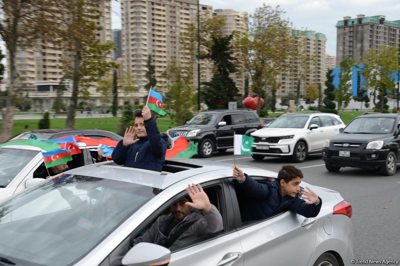 Victory joy in Baku, population celebrates liberation of Shusha with great enthusiasm (PHOTO/VIDEO)