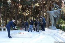 Представители минкультуры Азербайджана и деятели искусства посетили Аллею почетного захоронения (ФОТО)