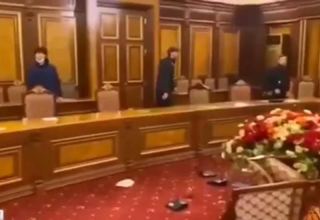 Жители Еревана разгромили зал совещаний здания правительства (ВИДЕО)