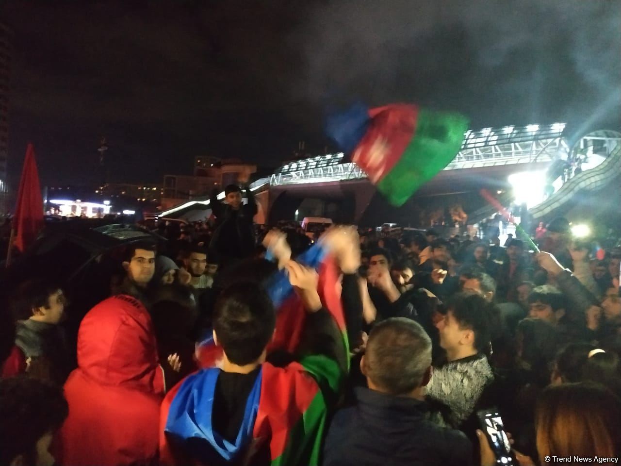 Baku residents celebrating victory in Karabakh war (PHOTO/VIDEO)