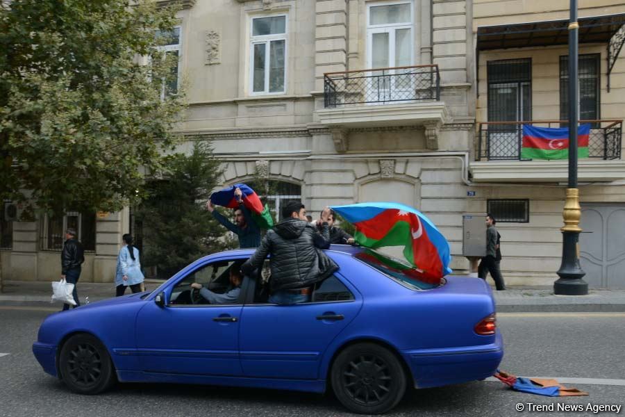 Azərbaycan Qələbəsini və ədalətin bərpasını qeyd edir (FOTO)