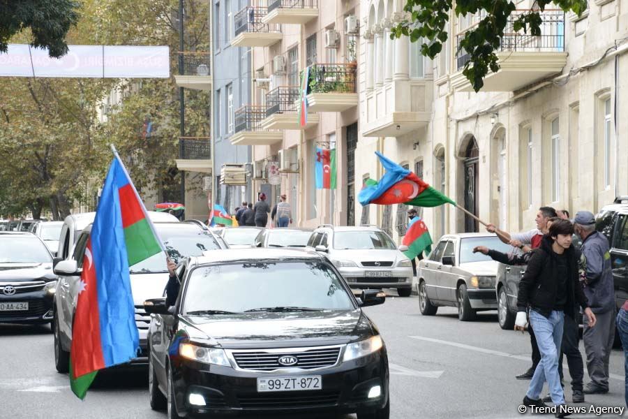 Azərbaycan Qələbəsini və ədalətin bərpasını qeyd edir (FOTO)