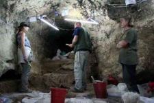Незаконным археологическим раскопкам в Азыхской пещере должна быть дана правовая оценка - минкультуры Азербайджана (ФОТО)