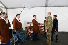 Президент Азербайджана Ильхам Алиев и Первая леди Мехрибан Алиева встретились с военнослужащими, проходящими лечение в Клиническом медцентре №1 (ФОТО)