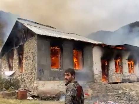 Покидающие Кельбаджар армяне сжигают свои дома - телеканал ВВС (ВИДЕО)