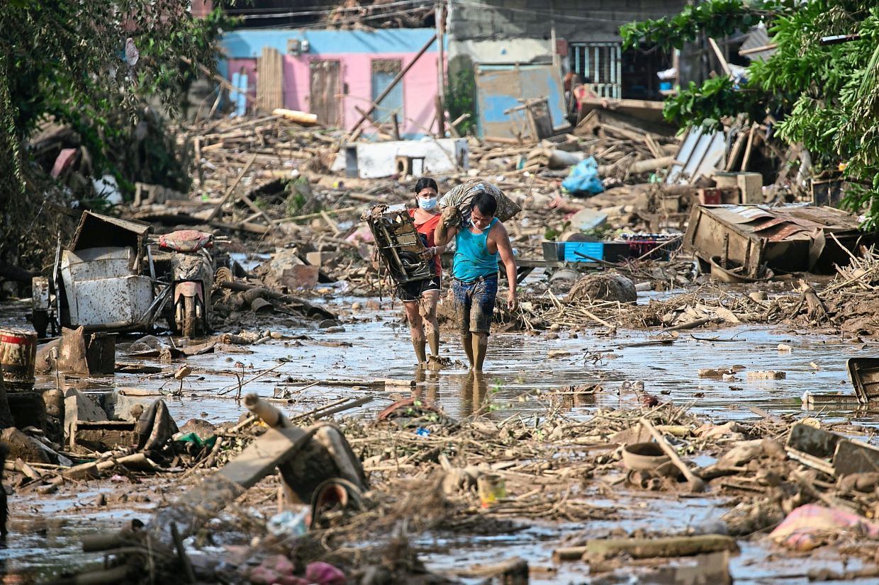 Philippines' typhoon deaths rise as worst floods in 45 years hit north
