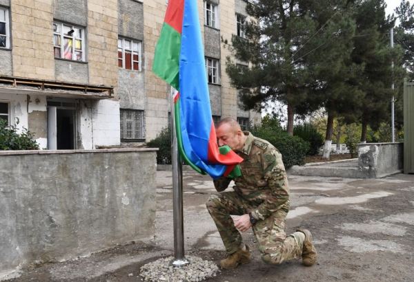 Президенту Азербайджана должна быть вручена государственная награда "Народный Герой" - эксперт