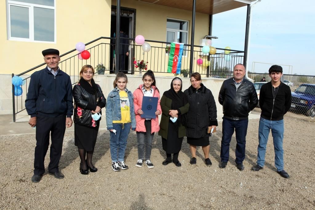 В еще четырех районах Азербайджана семьям шехидов и инвалидам Карабахской войны предоставлено жилье (ФОТО)