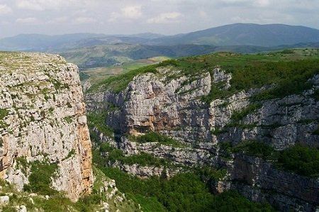 В Карабахе должны быть созданы исторические заповедники - ученый