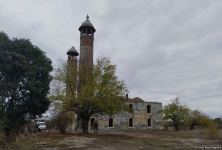 Пророческие слова из Корана на входе в чудом уцелевшую Агдамскую мечеть (ФОТО)