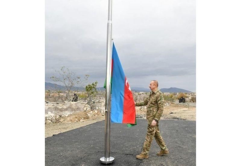 President Ilham Aliyev raises Azerbaijani flag in Aghdam city (PHOTO)