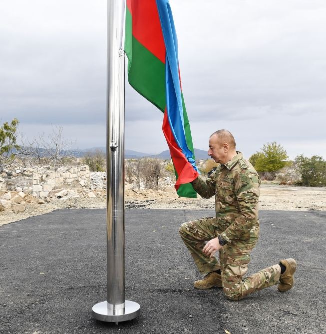President Ilham Aliyev raises Azerbaijani flag in Aghdam city (PHOTO)