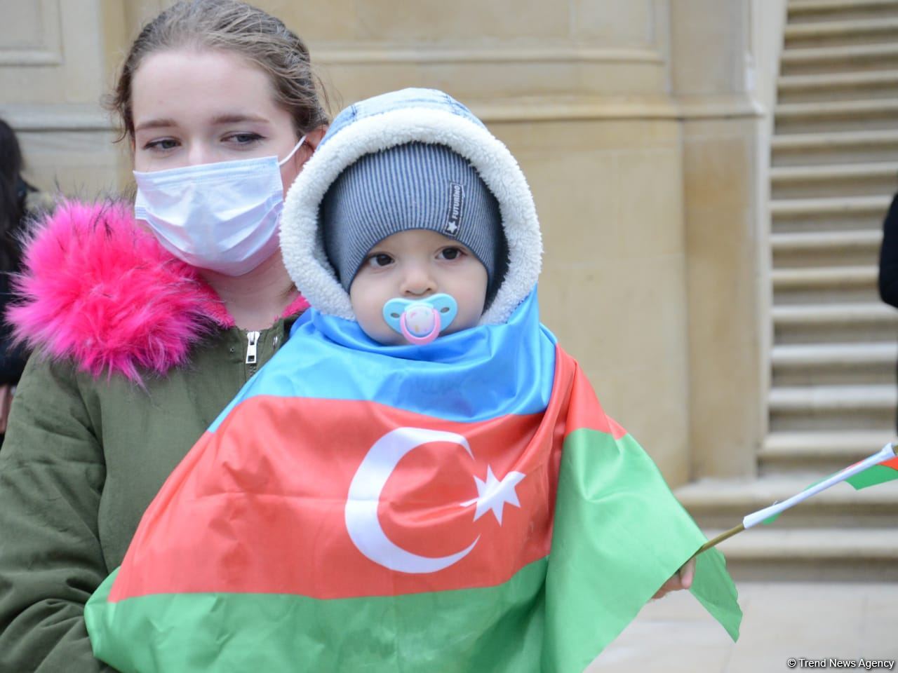 Azerbaijani refugees from Kalbajar visit Martyrs Alley (PHOTO)