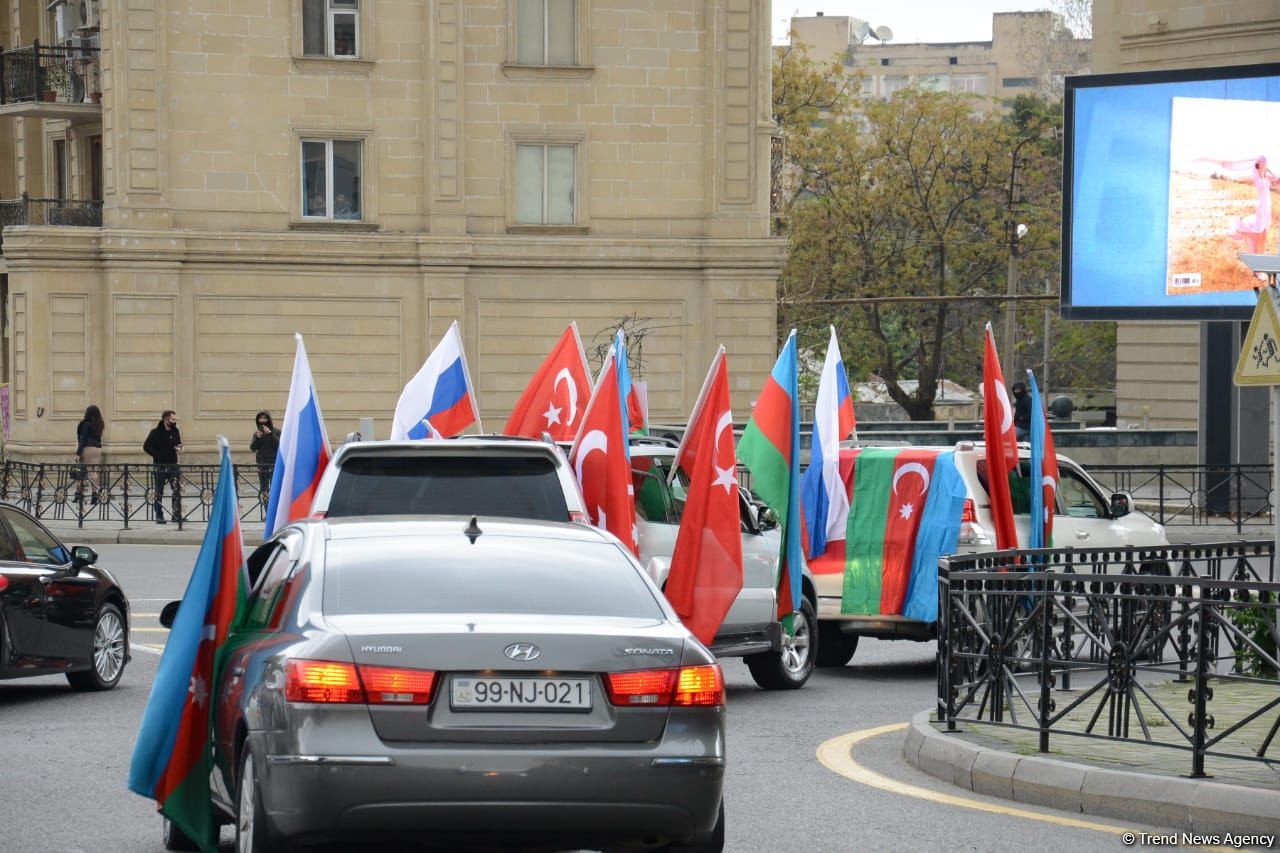 Baku residents hold rally celebrating Kalbajar's liberation (PHOTOS)