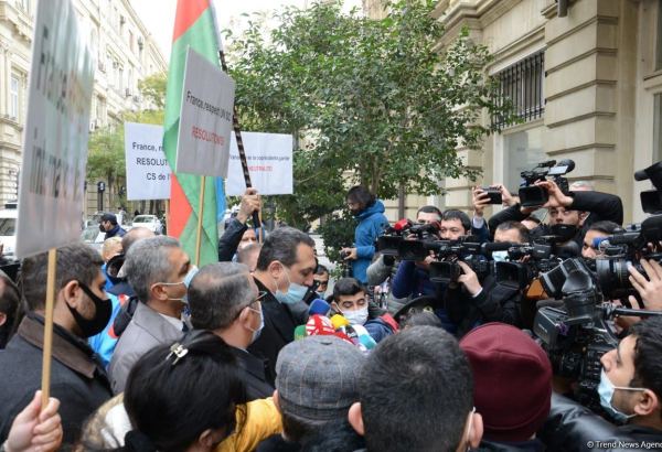 Protesters give statement in front of French embassy in Baku (PHOTO/VIDEO)
