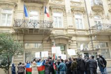 Protesters give statement in front of French embassy in Baku (PHOTO/VIDEO)