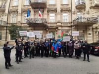 Участники акции протеста озвучили заявление перед посольством Франции в Баку (ФОТО/ВИДЕО)