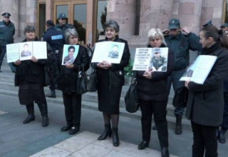 Yüzlərlə erməni hərbçisinin ölümü gizlədilir - Əsgər valideynlərinin üsyanı