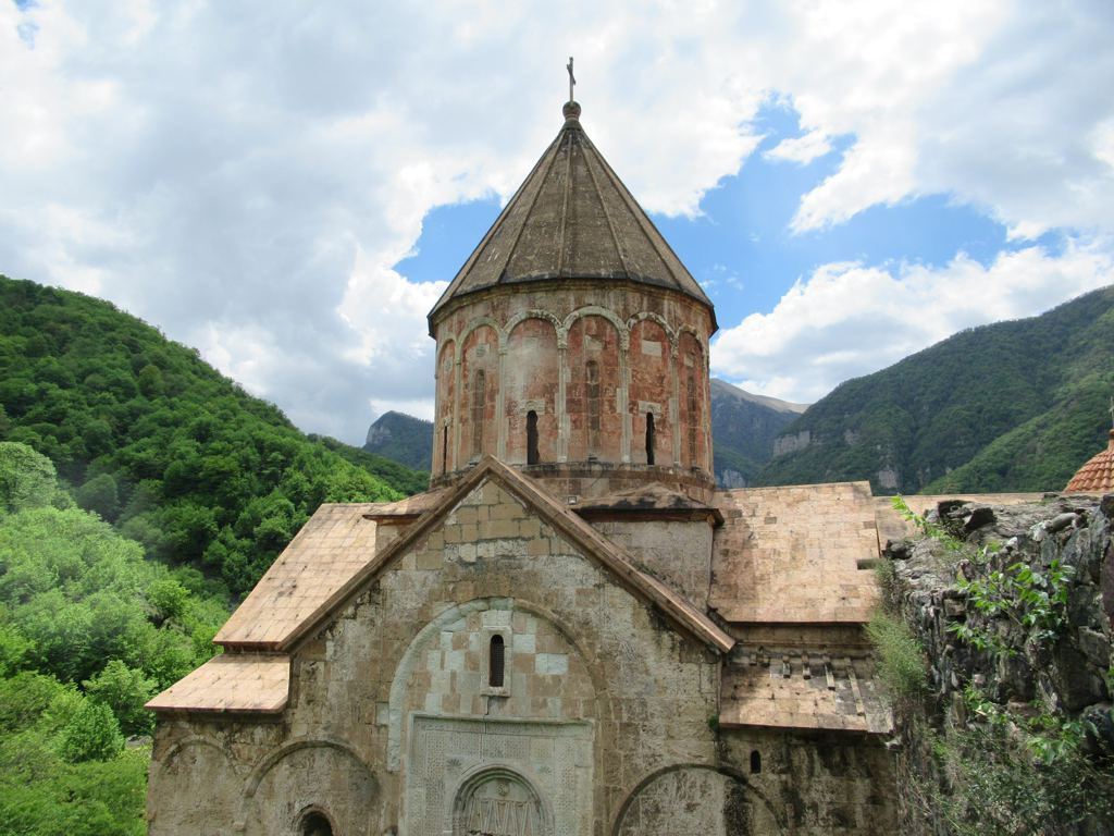 История древнего Албанского монастыря Худавенг в Кельбаджарском районе Азербайджана (ФОТО)