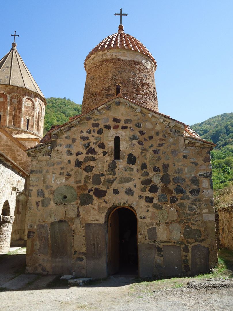 История древнего Албанского монастыря Худавенг в Кельбаджарском районе Азербайджана (ФОТО)