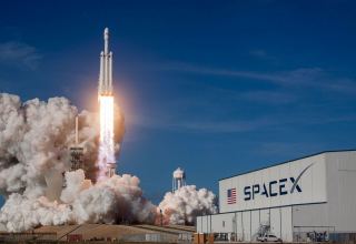 "SpaceX" şirkəti "Starlink" internet şəbəkəsi üçün kosmosa daha 53 mini peyk buraxıb