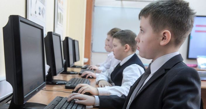 15 процентов детей школьного возраста в Грузии не имеют доступа к интернету дома - ЮНИСЕФ
