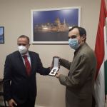 Азербайджанскому фотографу вручен "Бронзовый крест" Венгрии (ФОТО)