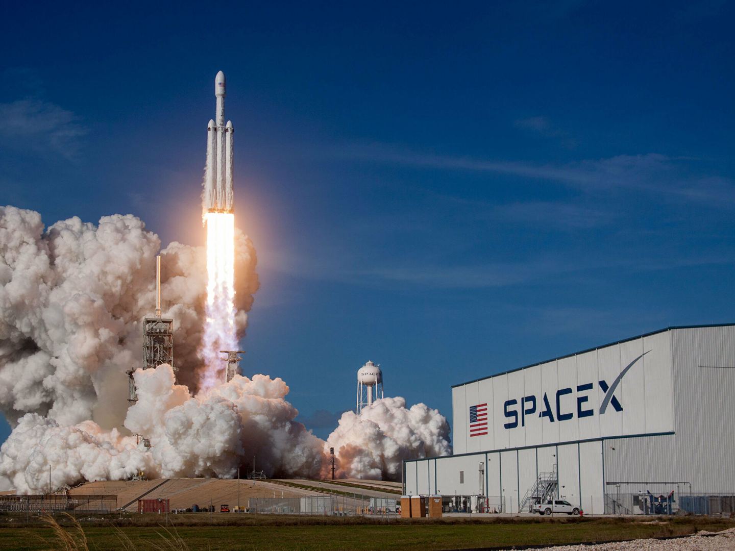 SpaceX провела статические испытания Falcon9 перед ...