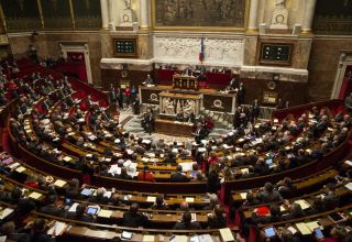 В парламенте Франции рассмотрят предложения о недоверии правительству