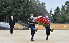 Президент Ильхам Алиев и Первая леди Мехрибан Алиева почтили память шехидов (ФОТО/ВИДЕО)