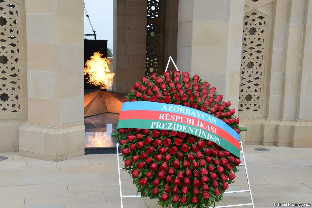 Azerbaijani public reveres memory of martyrs of Karabakh conflict (PHOTO)