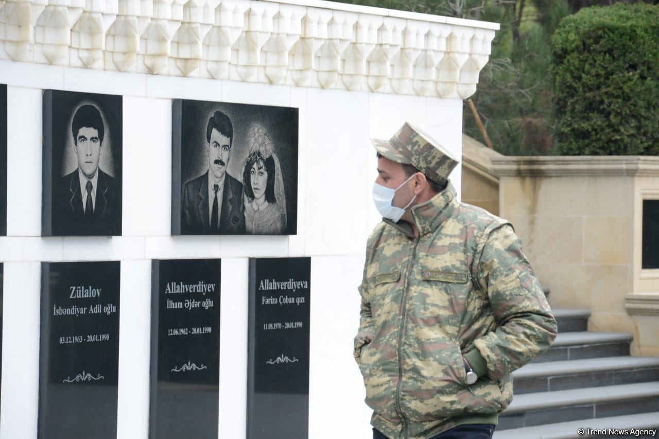 Общественность Азербайджана чтит память шехидов Отечественной войны (ФОТО)